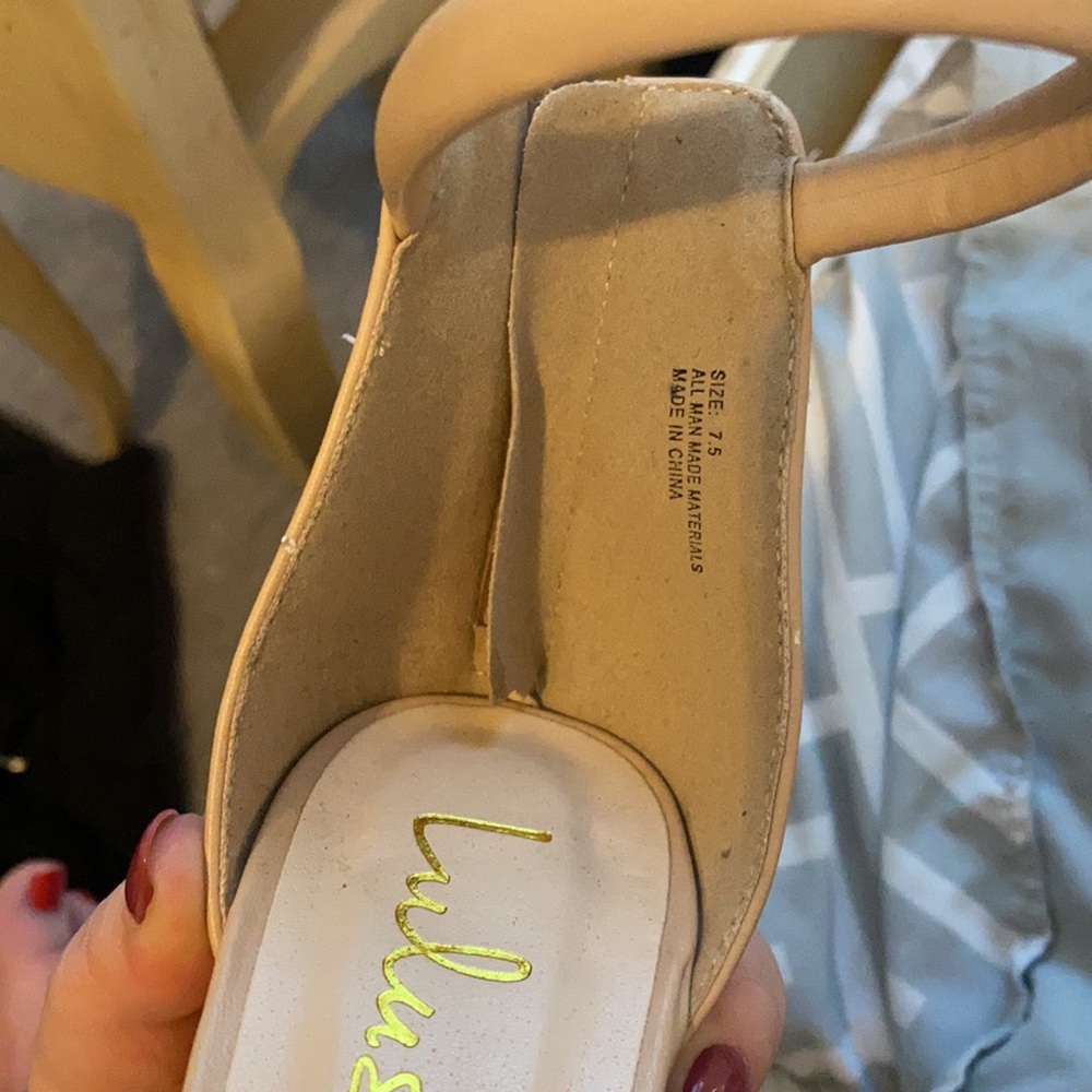 Lulu’s Chunk Heel - Picture 5 of 6